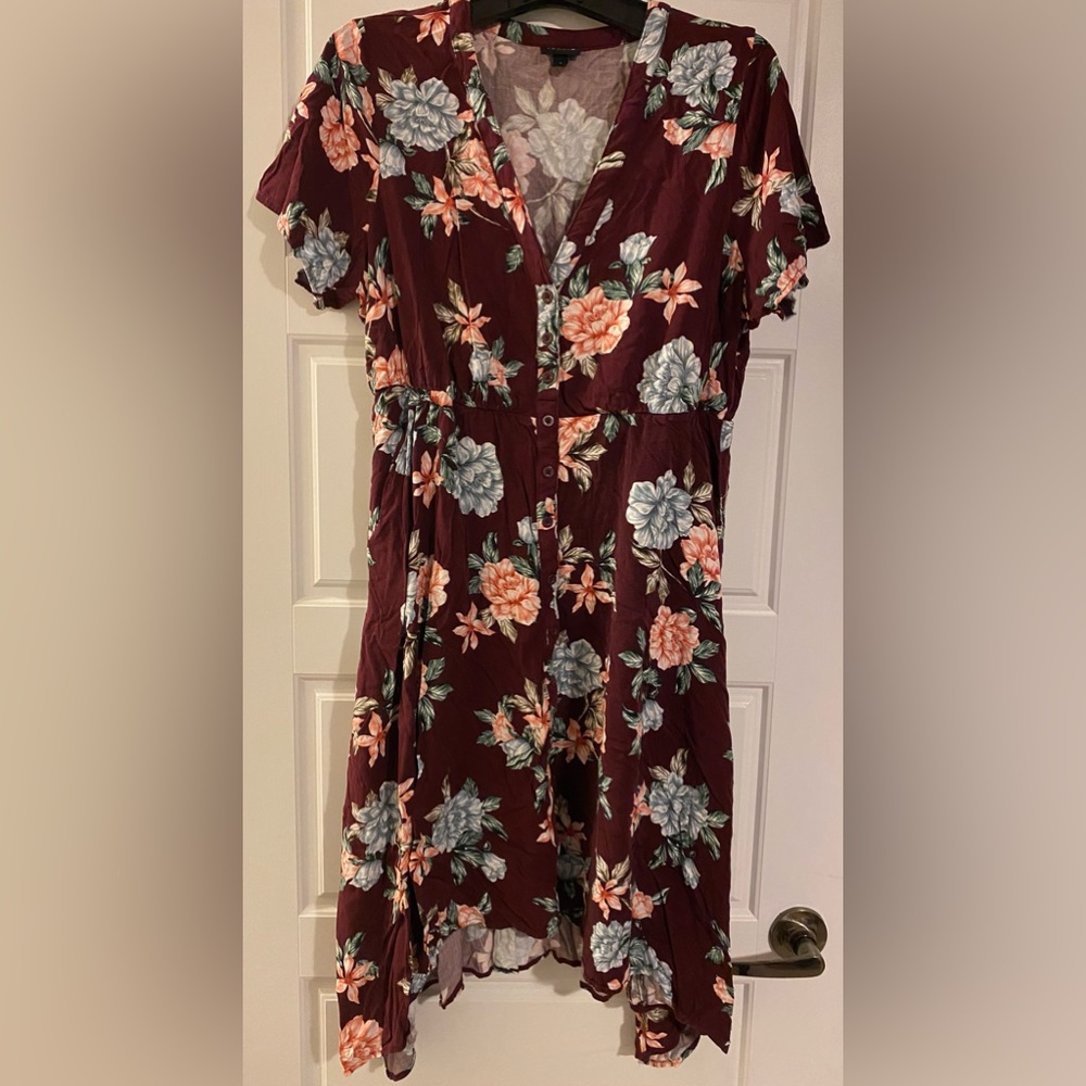 Torrid maroon dress with floral print. Size 1